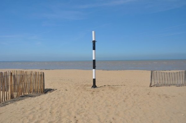 0016_chatelaillon_plage_douche