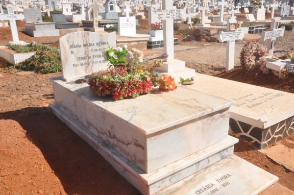 tombe_cesaria_evora_1
